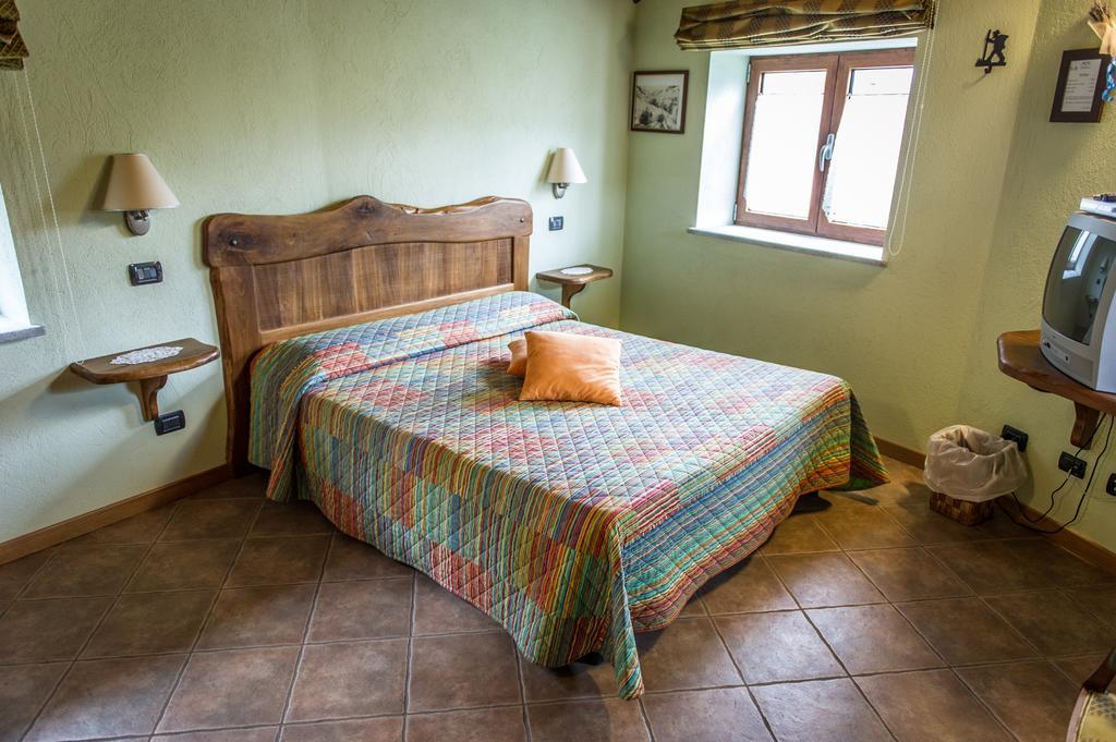 Al Pasche Bed and Breakfast Dronero Rum bild