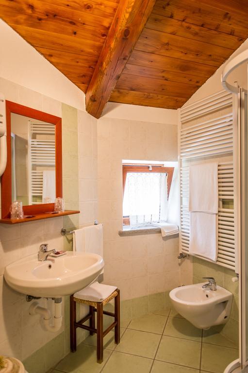 Al Pasche Bed and Breakfast Dronero Rum bild